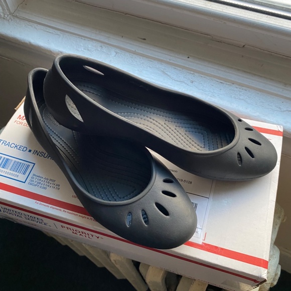 Crocs Kelli Black Flats Size 10 Like New! - Picture 11 of 11